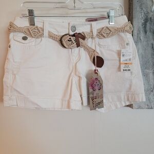 NWT Wild Fable White Shorts With Belt. Size 7